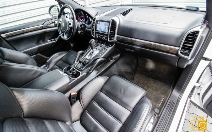 Porsche Cayenne cena 117777 przebieg: 111000, rok produkcji 2012 z Jedlicze małe 781